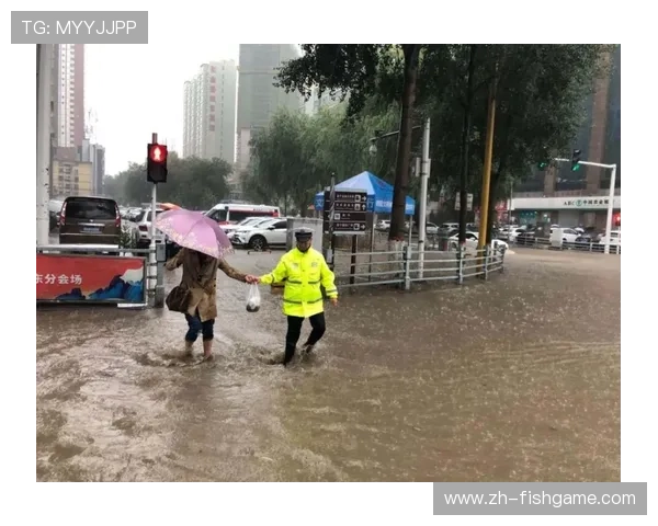 雨战致场地积水严重，双方教练抗议比赛继续进行